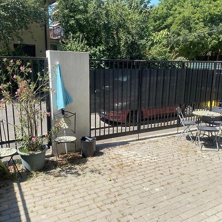 Lovely Apartment In Villa In Bucareste Exterior foto