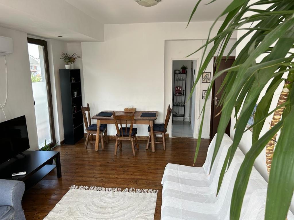 Lovely Apartment In Villa In Bucareste Exterior foto